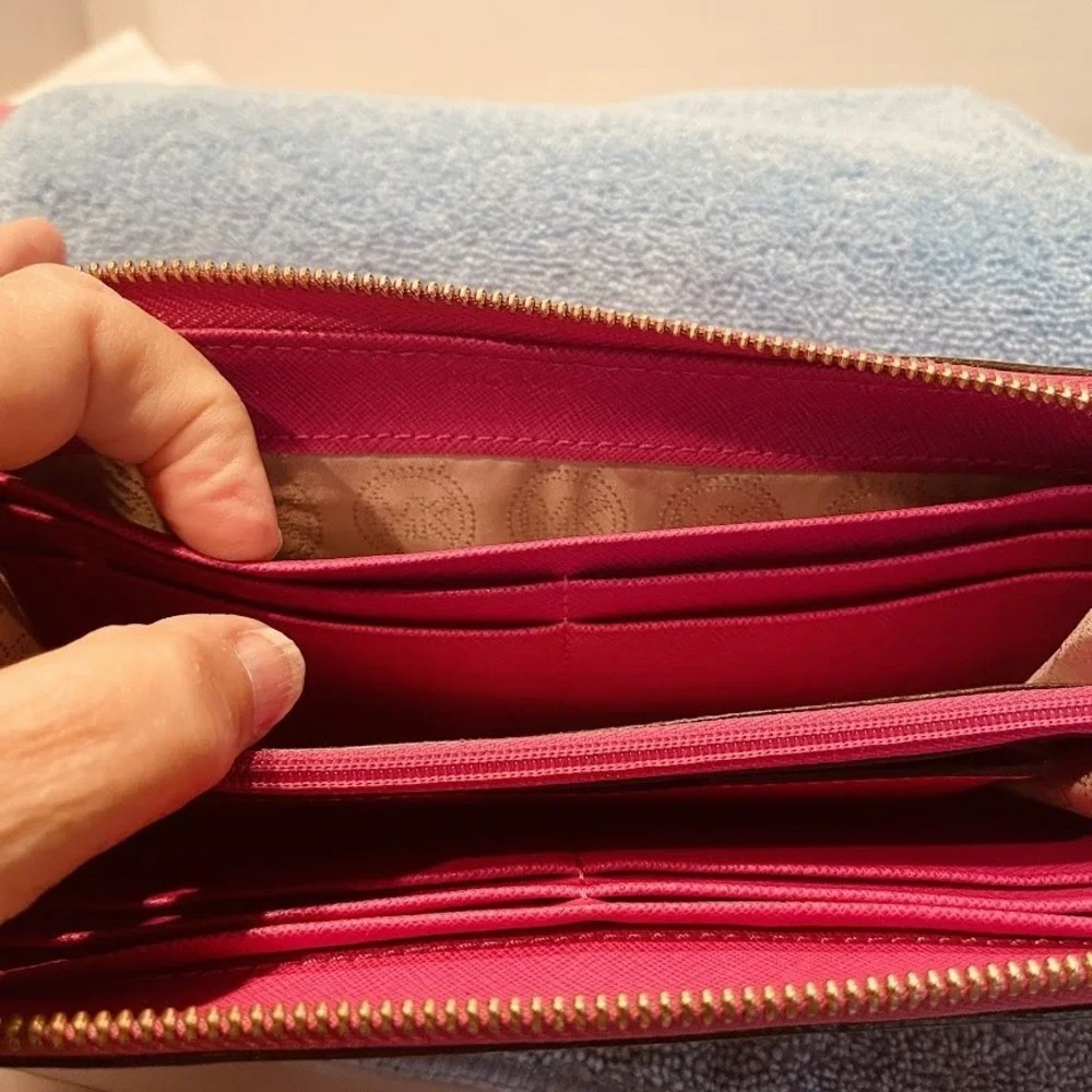 Michael Kors Wallet Womens‎ Pink Saffiano Leather Zip Clutch Wristlet Purse Bag